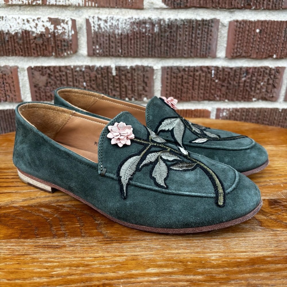 Costume Selection Women’s 36 (5.5) green suede loafers embroidered floral design